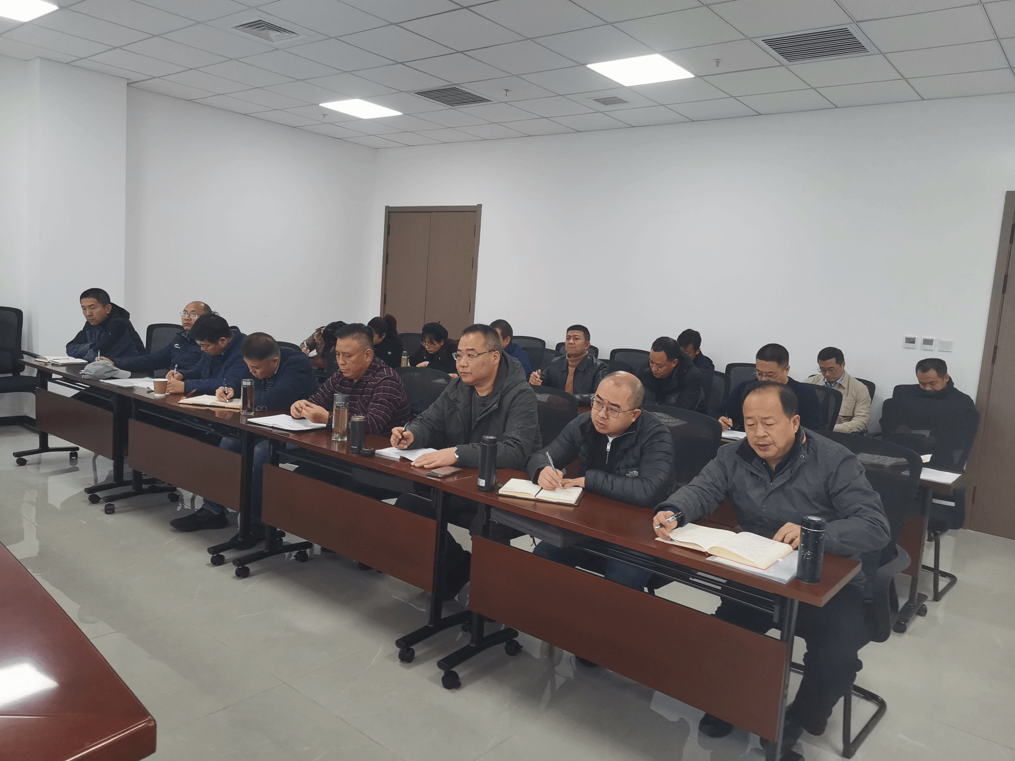 乐竞体育(中国)官方网站召开本科教育教学审核评估专家入校考察阶段准备工作会议